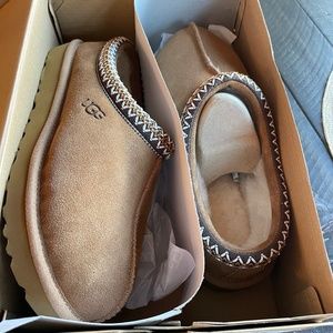 Ugg Tasman women's slippers , size 10. Chestnut